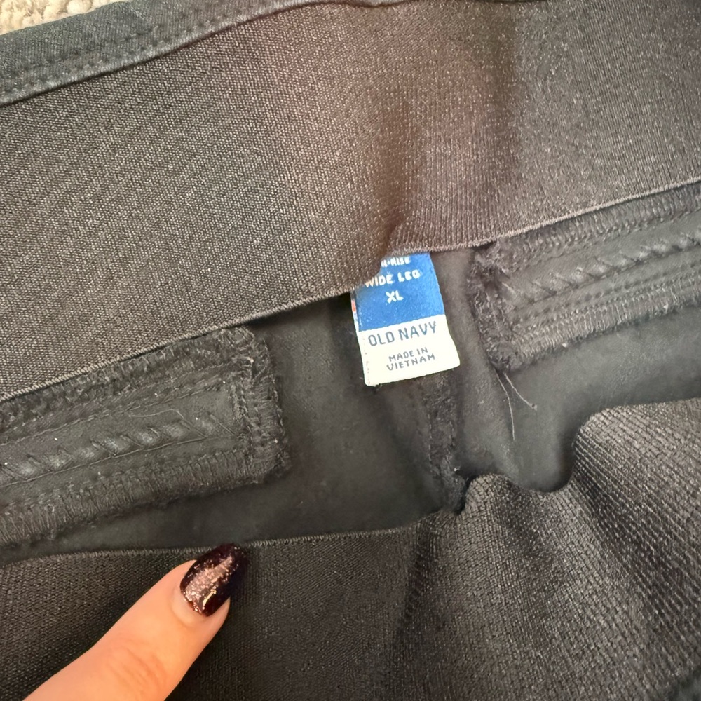 Old Navy Women's Wide Leg Pants in Navy and Black - Picture 4 of 5
